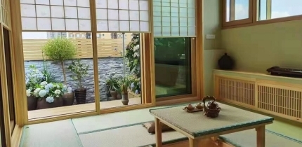 雪见窗，捕捉的是窗外雪景的诗意，营造的是