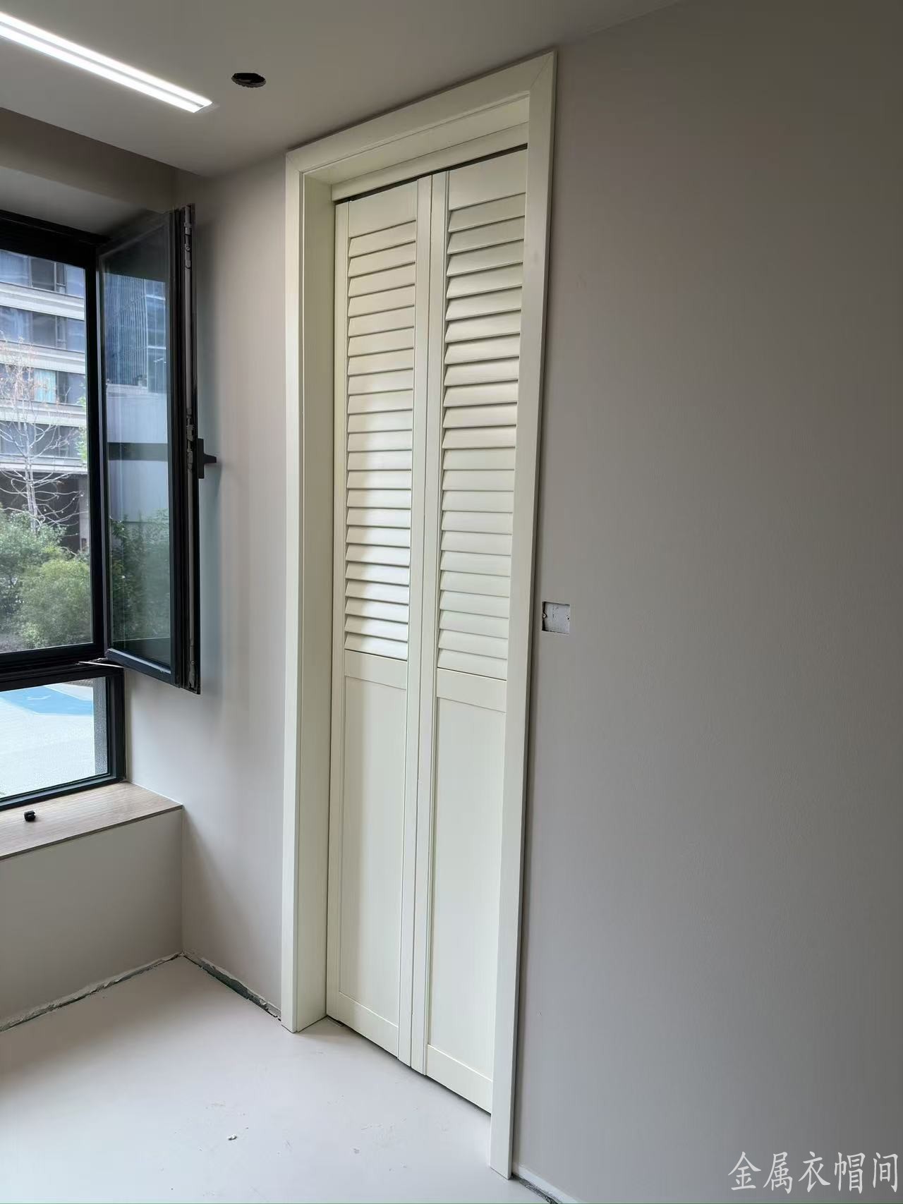 金属衣柜衣帽间定制服务.jpg