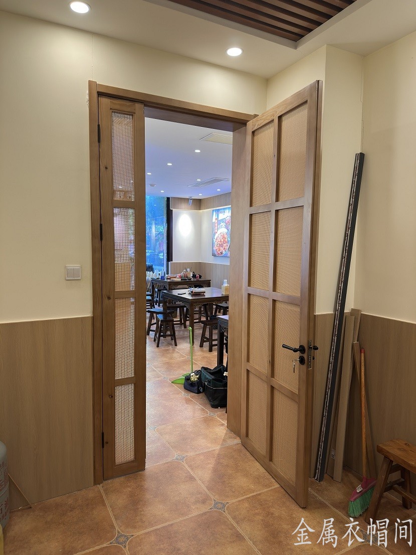 金属衣柜衣帽间定制服务.jpg